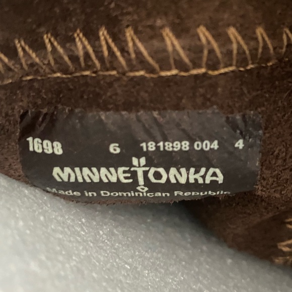 NWOT Minnetonka Suede Tall Brown Fringe Moccasin Boots - Picture 10 of 11